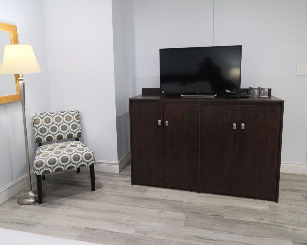 Algonquin Lakeside Inn Dwight Экстерьер фото