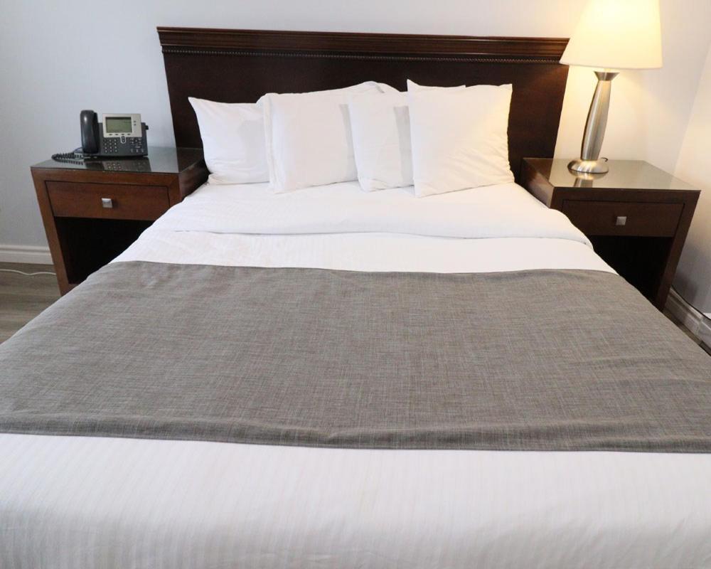 Algonquin Lakeside Inn Dwight Экстерьер фото
