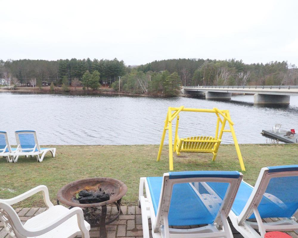 Algonquin Lakeside Inn Dwight Экстерьер фото
