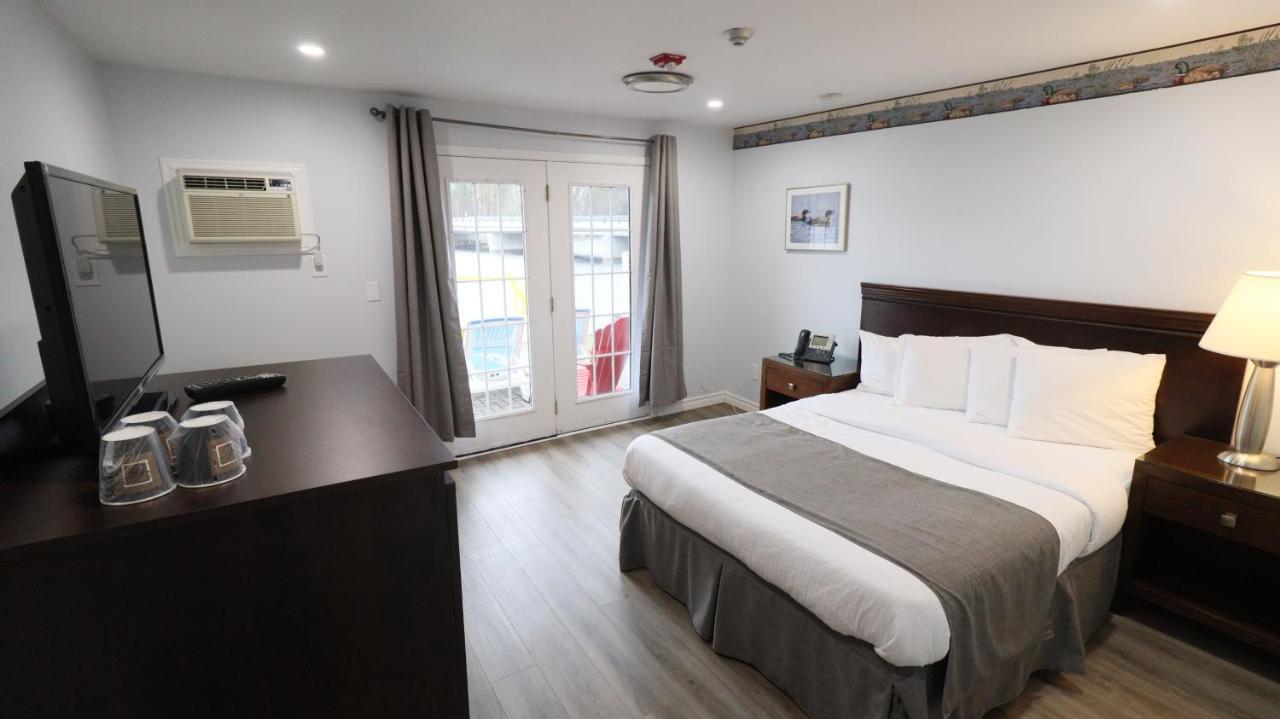 Algonquin Lakeside Inn Dwight Экстерьер фото