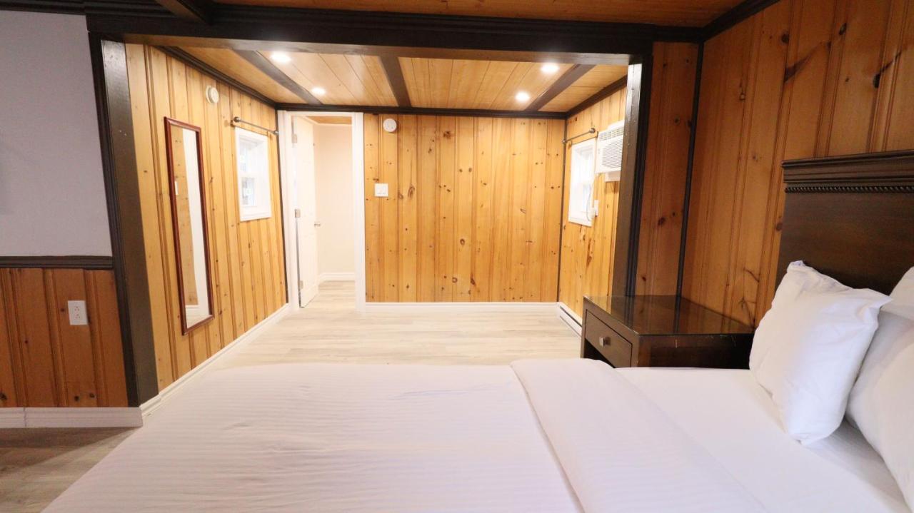 Algonquin Lakeside Inn Dwight Экстерьер фото