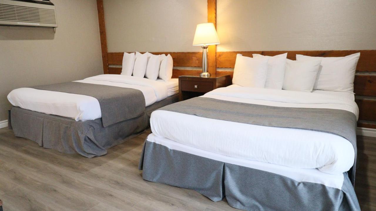 Algonquin Lakeside Inn Dwight Экстерьер фото