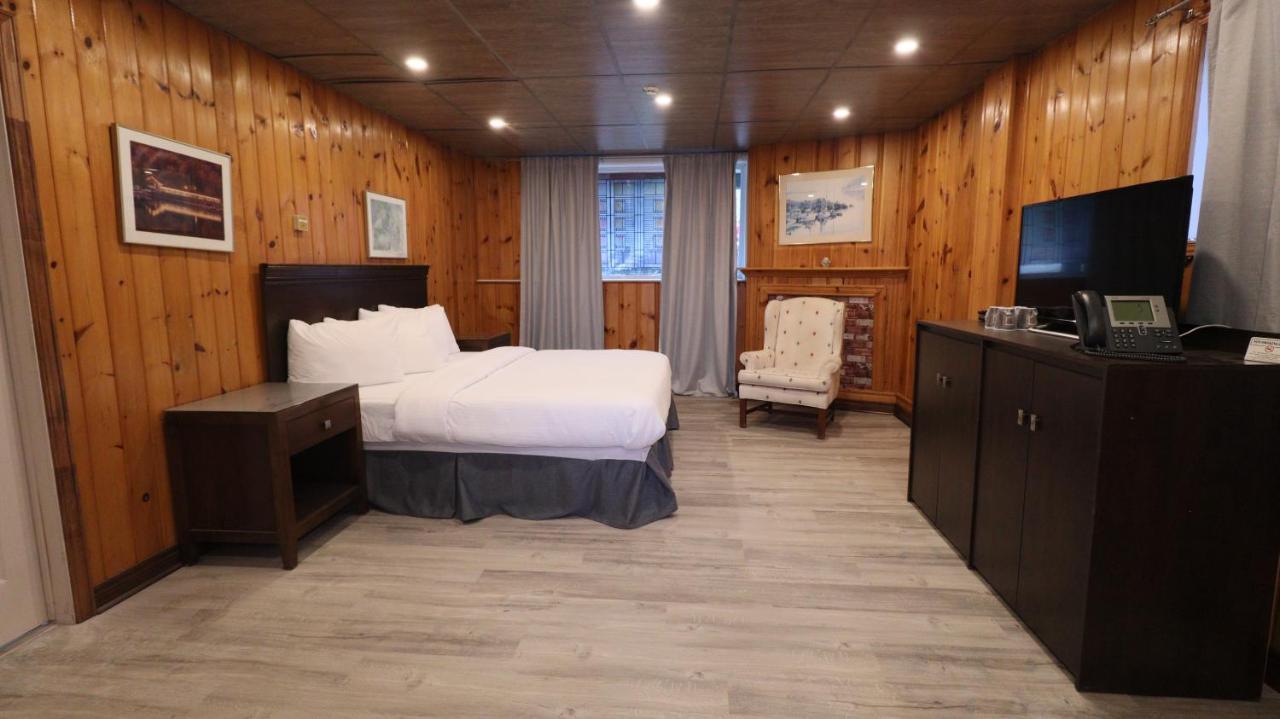 Algonquin Lakeside Inn Dwight Экстерьер фото