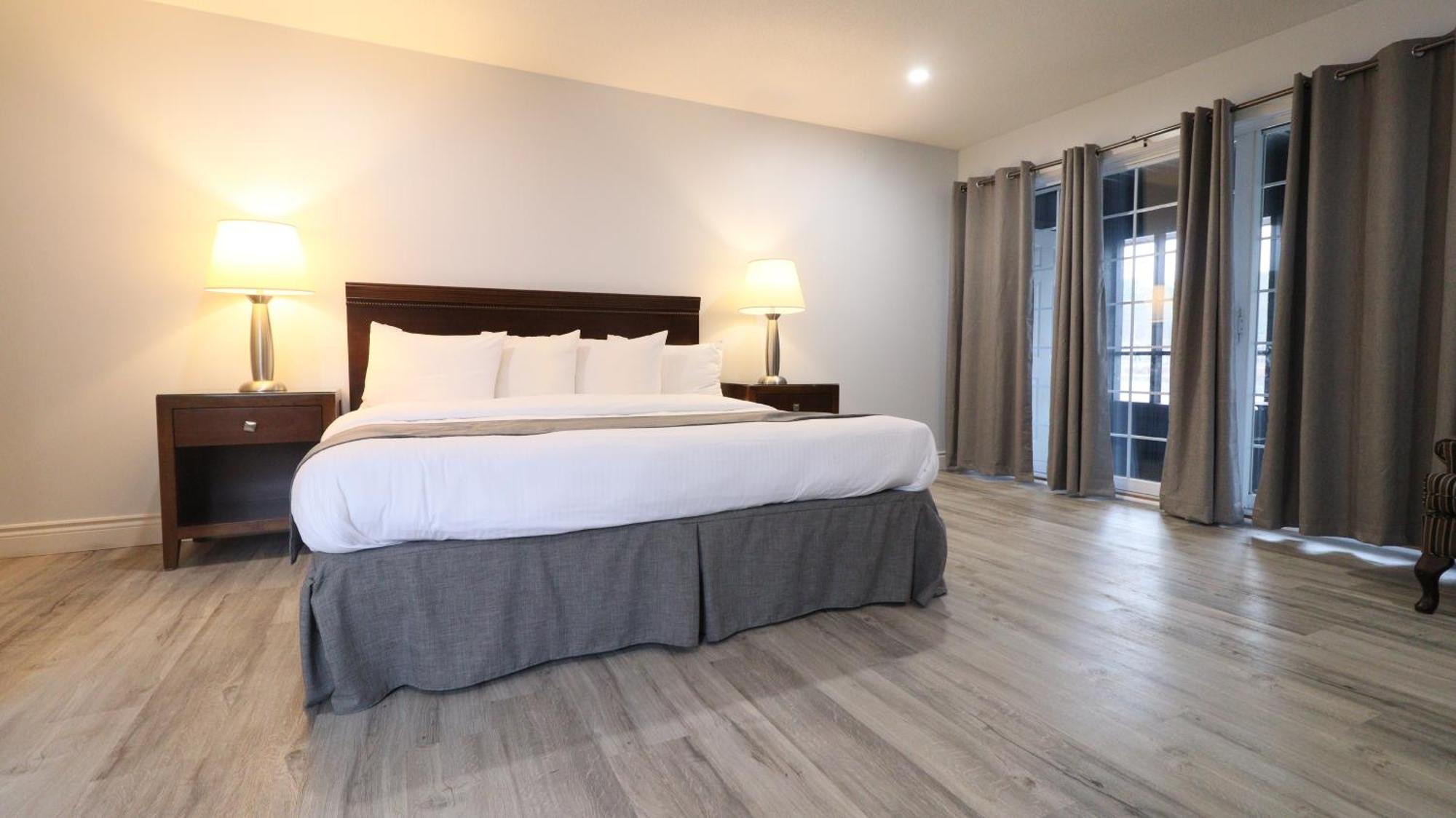 Algonquin Lakeside Inn Dwight Экстерьер фото