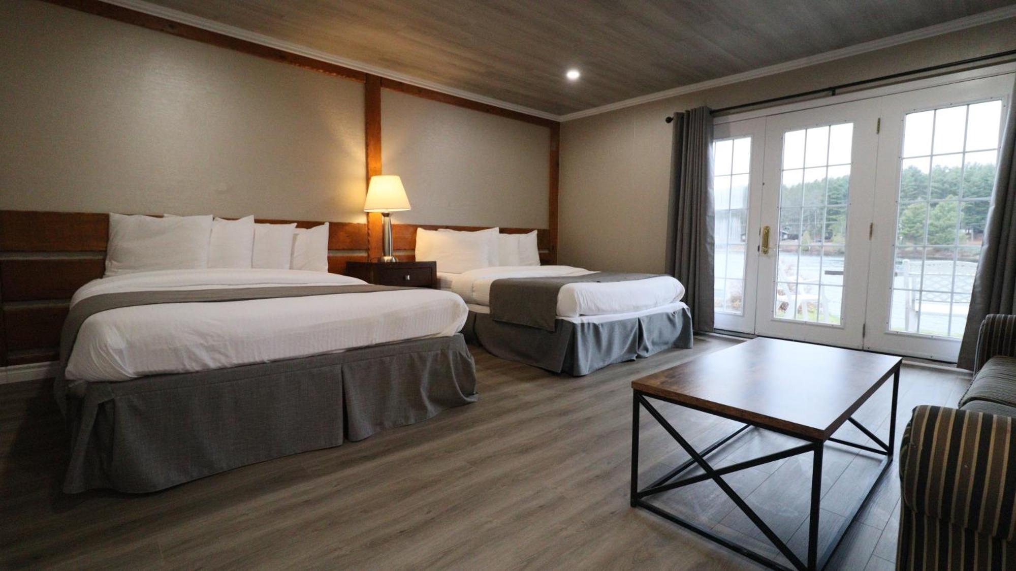 Algonquin Lakeside Inn Dwight Экстерьер фото