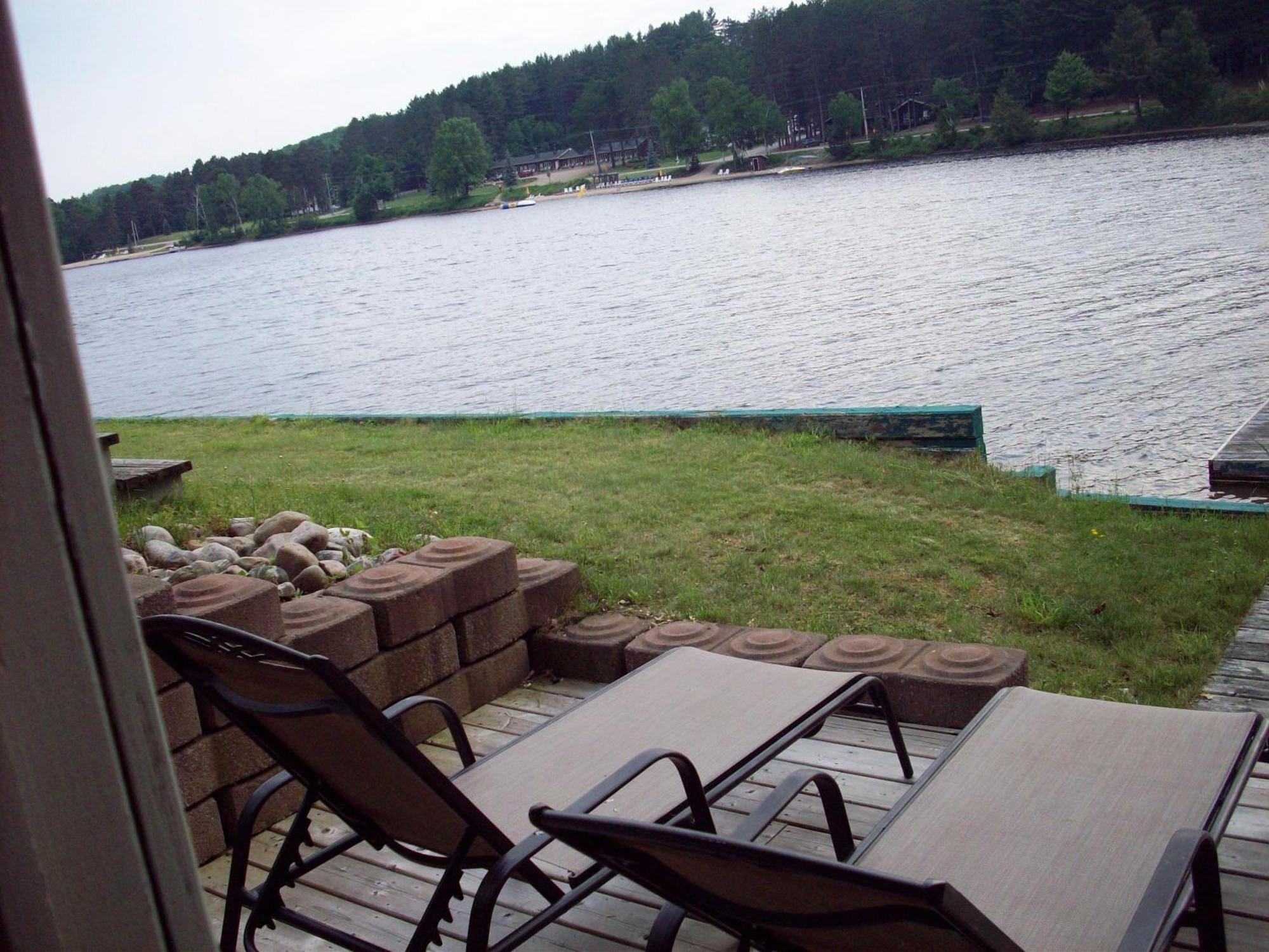 Algonquin Lakeside Inn Dwight Экстерьер фото