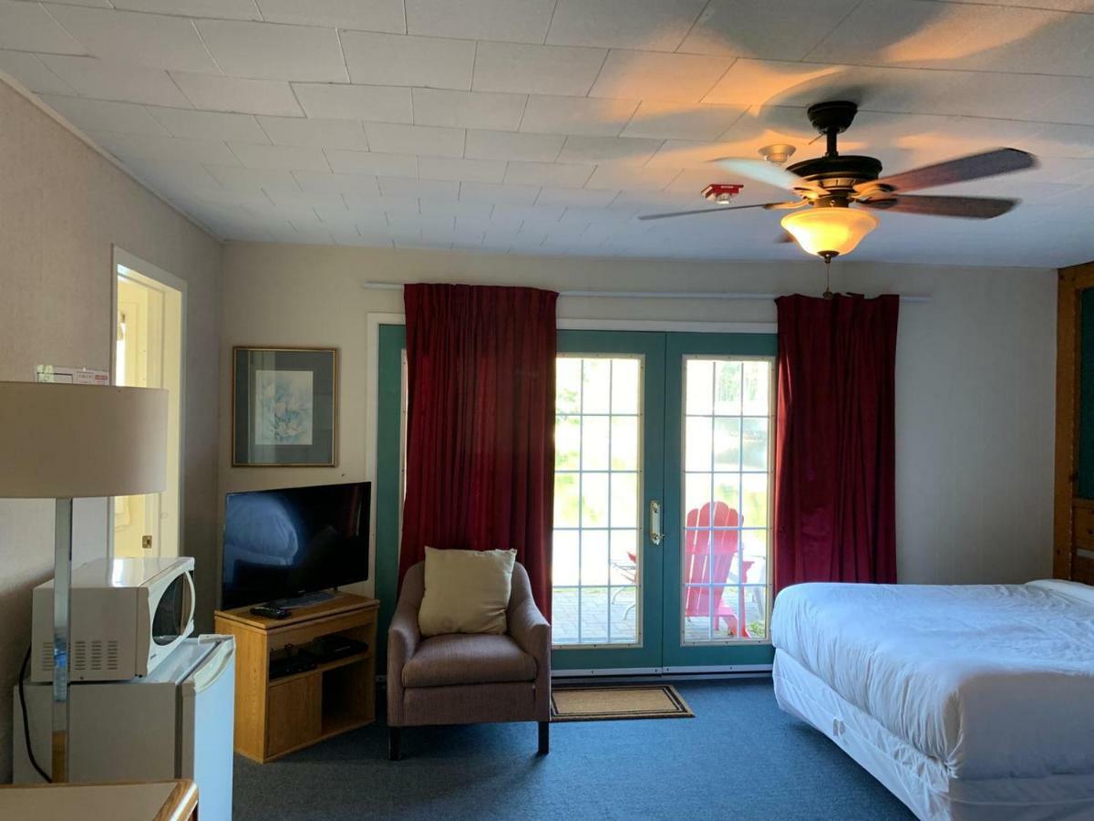 Algonquin Lakeside Inn Dwight Экстерьер фото