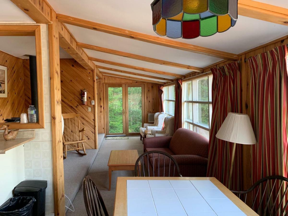 Algonquin Lakeside Inn Dwight Экстерьер фото